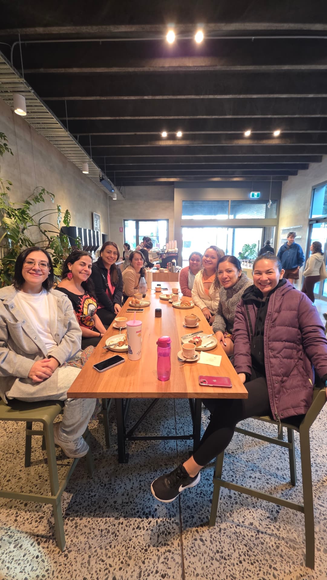 La comunidad SABOR compartiendo un café después de la clase en Brunswick, Melbourne